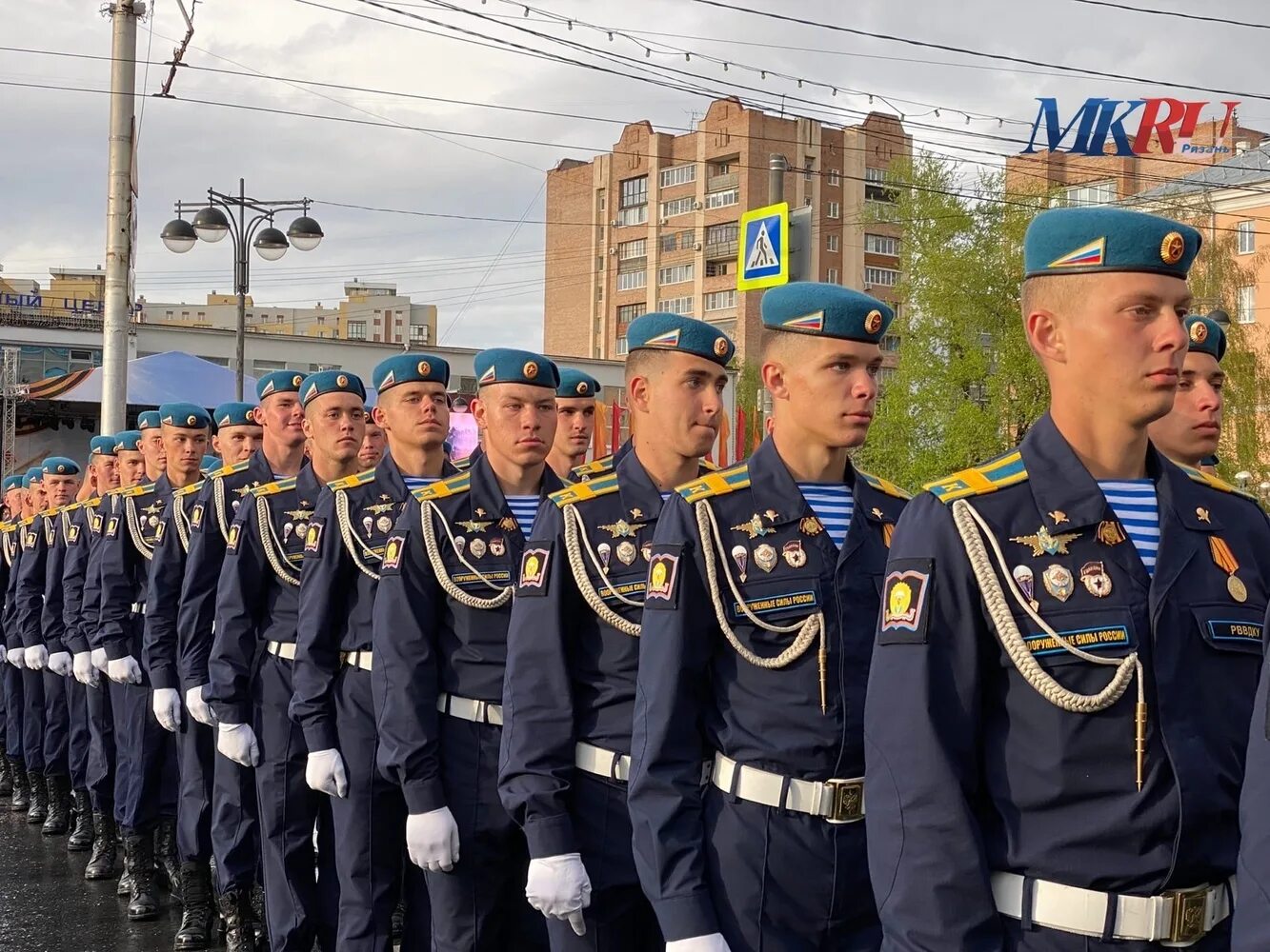 Рязань десантники. Рязань ВДВ парад Победы. Рязань десантники парад. Рязань училище ВДВ парад. Рязань ВДВ парад красная площадь.