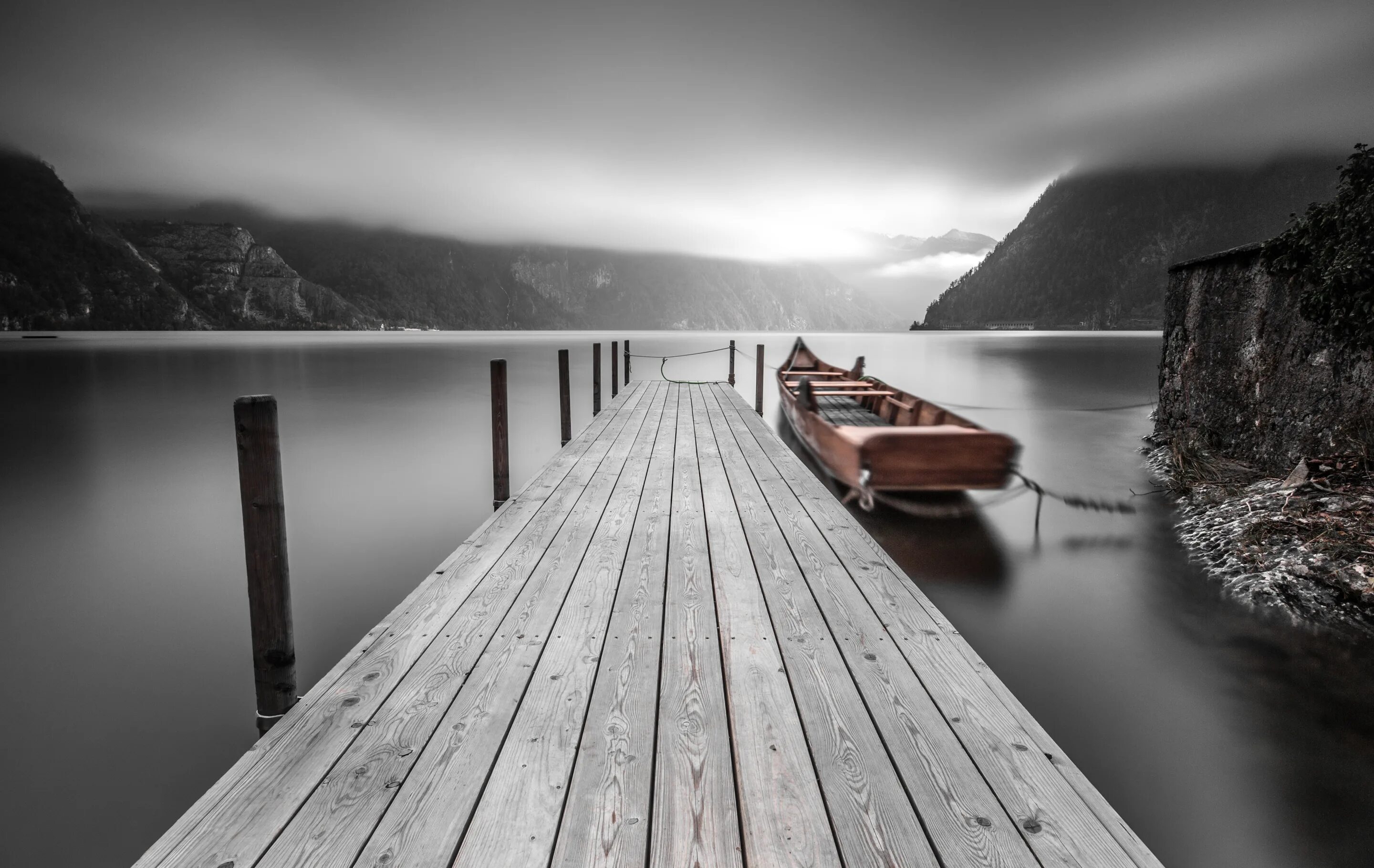 Белый причал. Белый причал. Красивый причал. Пирс адлер. Причал черно белая.