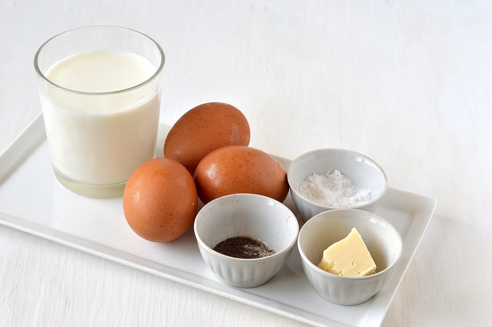 Яйцо куриное вареное. Можно кормящим мамам вареное яйцо. Hard boiled eggs. Можно кормящим мамам вареное яйцо. Ужин с вареными яйцами.