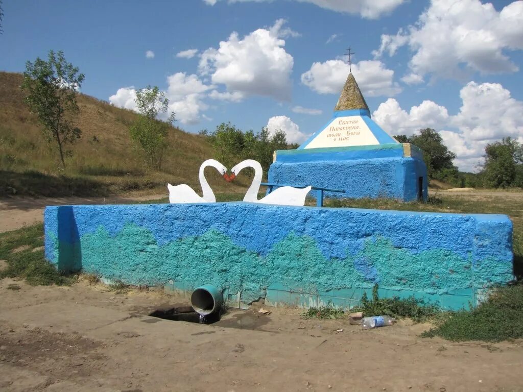 Родники волгоградской. Монастырь Краишево Тихвинский. Родник Краишево. Родник Краишево Волгоградская область. Родник в Краишево Еланского района.