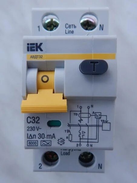 Диф автомат ИЭК на 32 Ампера. Автомат ИЭК УЗО АВДТ 32. IEK авдт32. Диф.автомат ИЕК АВДТ 32-32а 100 ма 2м. Выключатели автоматические авдт 32 16а 30ма