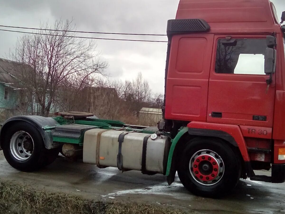 Купить вольво ф12. Volvo f12 тягач 6х2. Вольво ф 12 1991. Volvo f12 1991. Красная Вольво ф 12 тягачи.