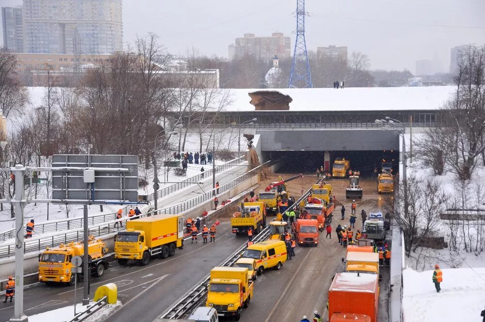 Тушинский тоннель Волоколамского шоссе. Канал имени Москвы Волоколамское шоссе. Тоннель под каналом имени Москвы на Волоколамском шоссе. Канал Москвы Тушинский тоннель.