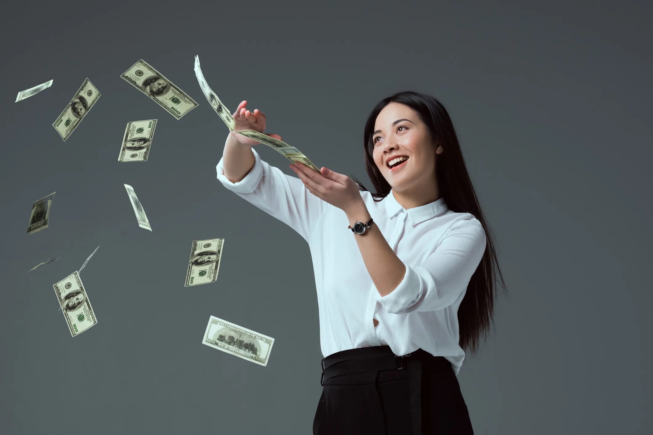 She was rich. Трата денег. Тратить деньги. Девушка с деньгами. Деньги богатство.