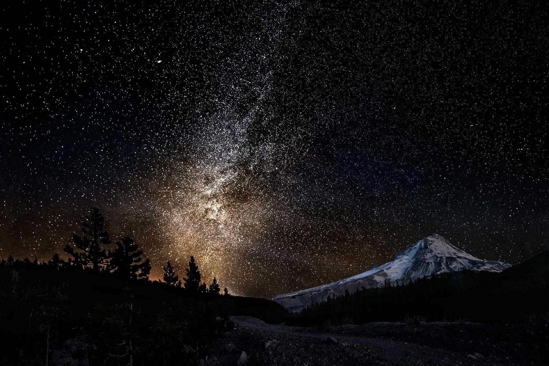 Холодное звездное небо. Ночное небо. звездное небо. горы ночь звезды. звездное небо ночью.