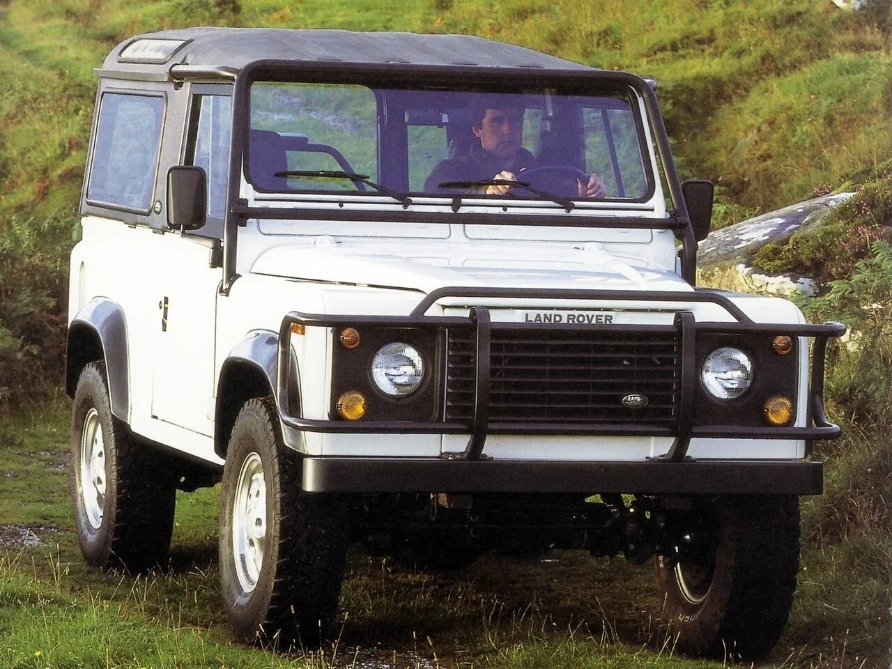 Ленд ровер старый. Ленд Ровер Дефендер 1993. Land Rover Defender 90 кабриолет. Land Rover 110 1985. Land Rover Defender старый.