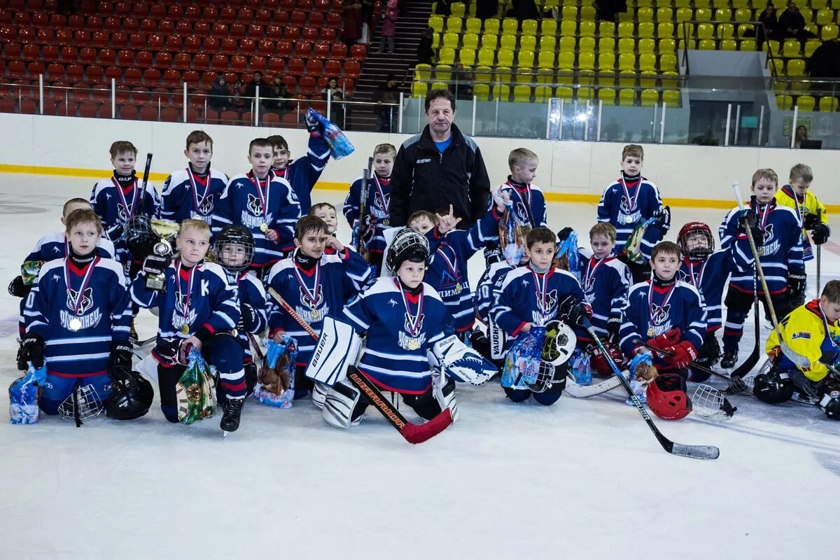 Турнир по хоккею 2011 года рождения. Хк олимпиец сургут 2010. Поздравляю хоккейную команду. Олимпиец 2010. Олимпиец команда хоккей сургут.