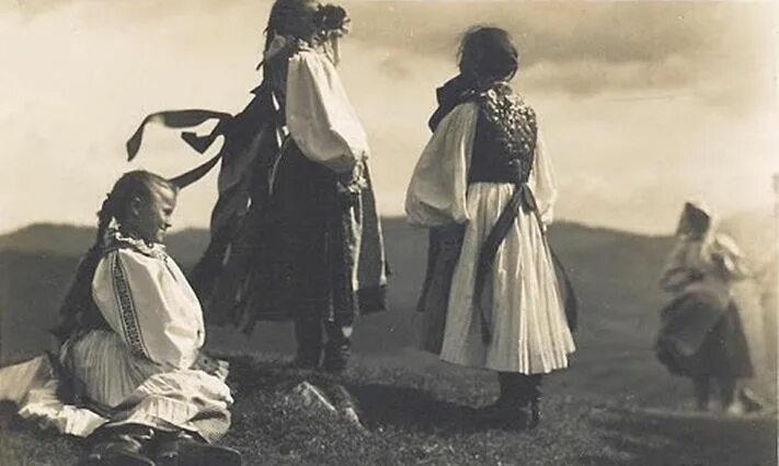 Картина Словакия 20 век. Norden Slavorum одежда. Cekoslovensko Karel Plicka.