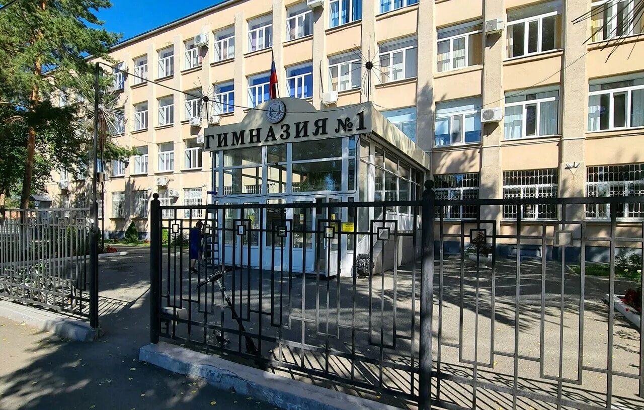 Туалет гимназии 1 астрахань. Гимназия 1 железногорск. Гимназия брест. Гимназия 1. Гимназия 1 жуковский.