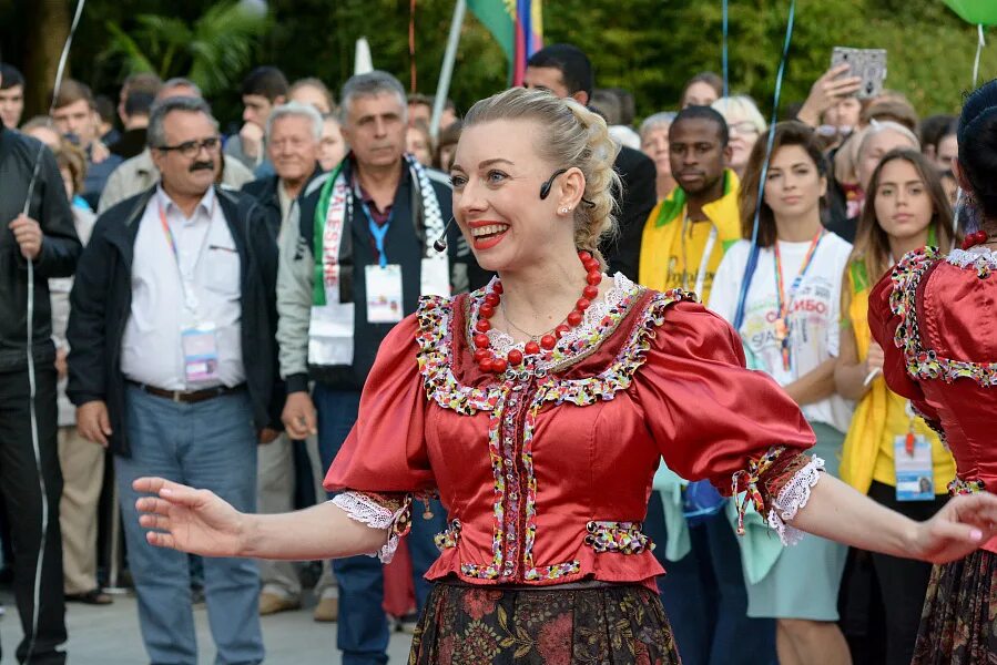 Всемирных фестивалей молодежи и студентов китай. Фестиваль фестивалей таврида – арт. Ведущие молодежного фестиваля. Фестиваль таврида в крыму 2022. Фестиваль таврида 2021.