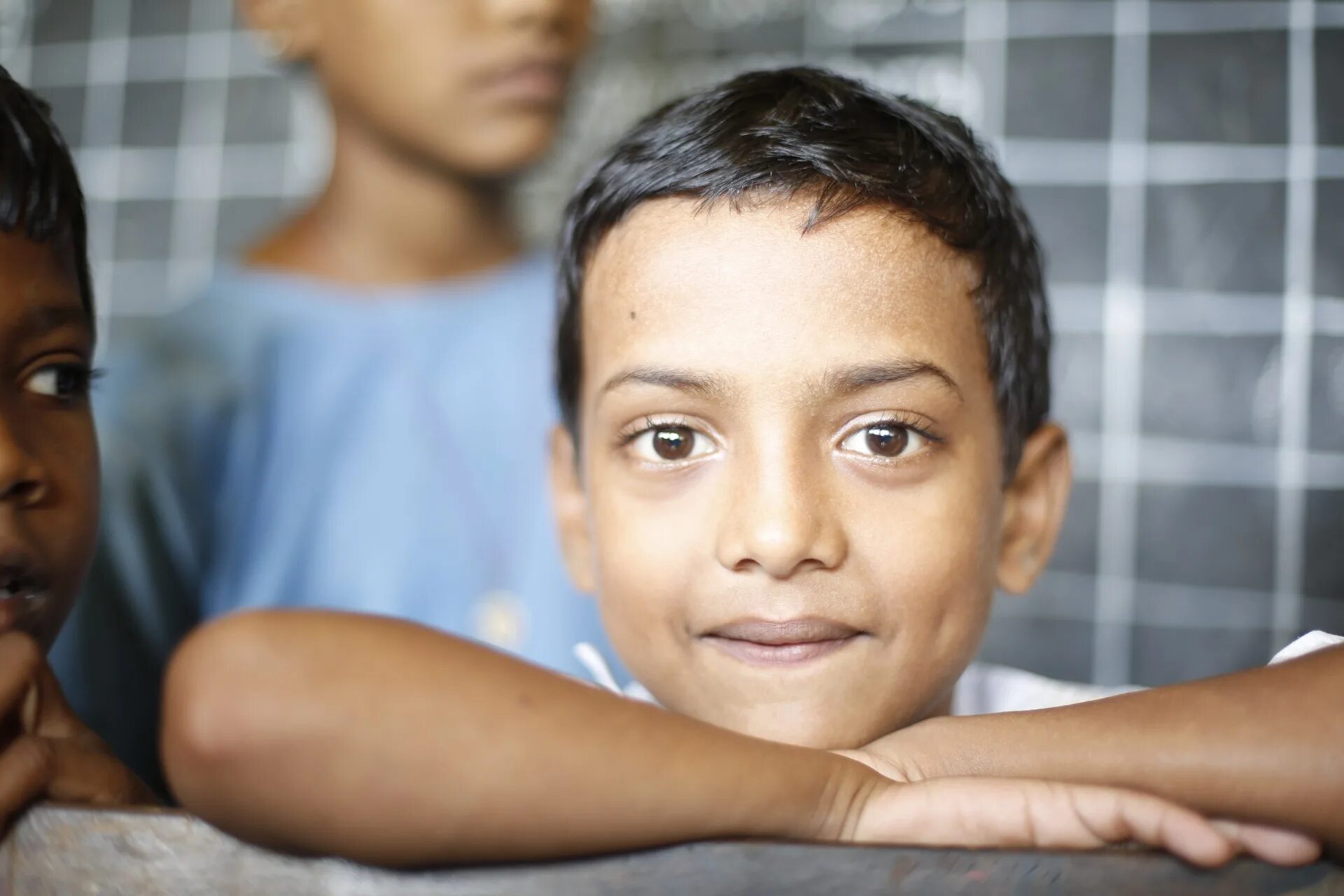 Главные дети. Мальчик индус. Индийский мальчик с сережками. Портрет индийский мальчик.