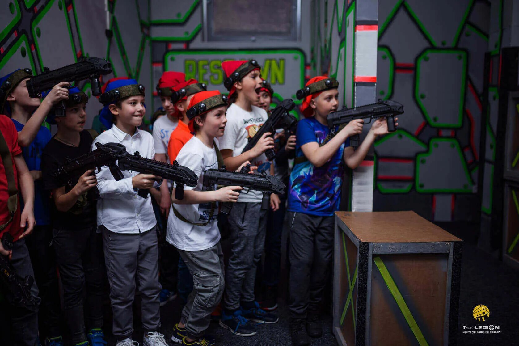 Лазертаг салават. Q zar лазертаг. Детский день рождения лазертаг. Лазертаг убежище москва. Q zar лазертаг.