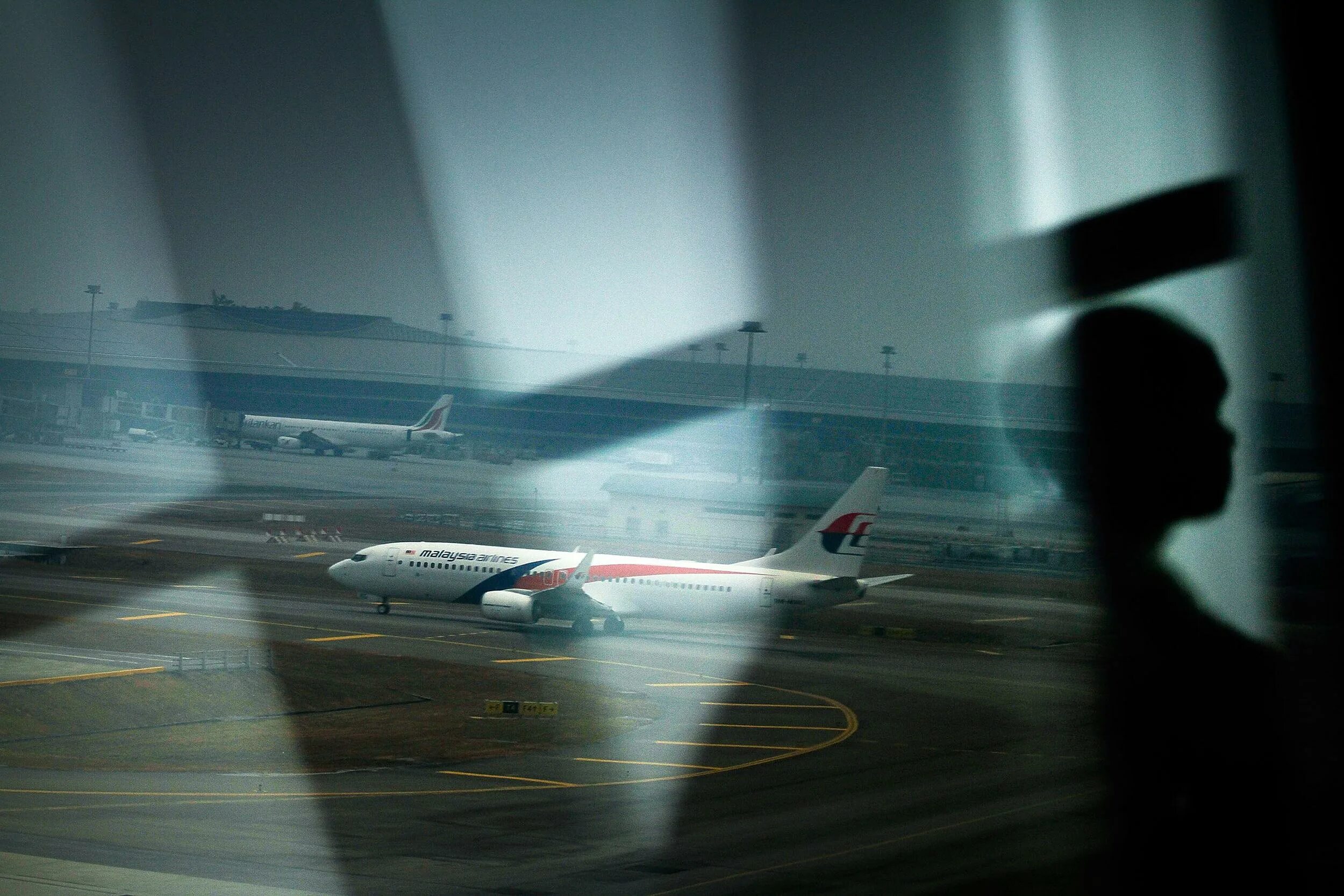 Как угнать боинг и исчезнуть. Исчезновение рейса 370 malaysian airlines. угнанный боинг 777. исчезнувший самолет 2014. крушение рейса 815.