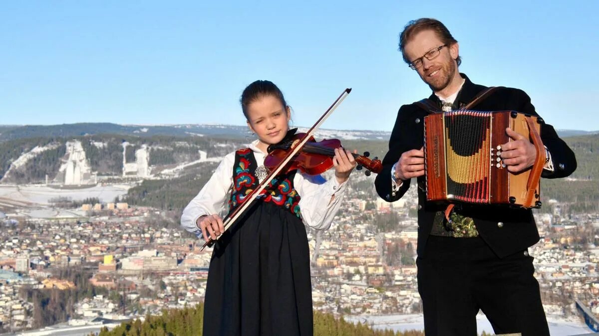 Гангар танец норвегии. Народная музыка норвегии. Национальный танец норвегии спрингар. Шведские национальные музыканты. Финский народный танец.