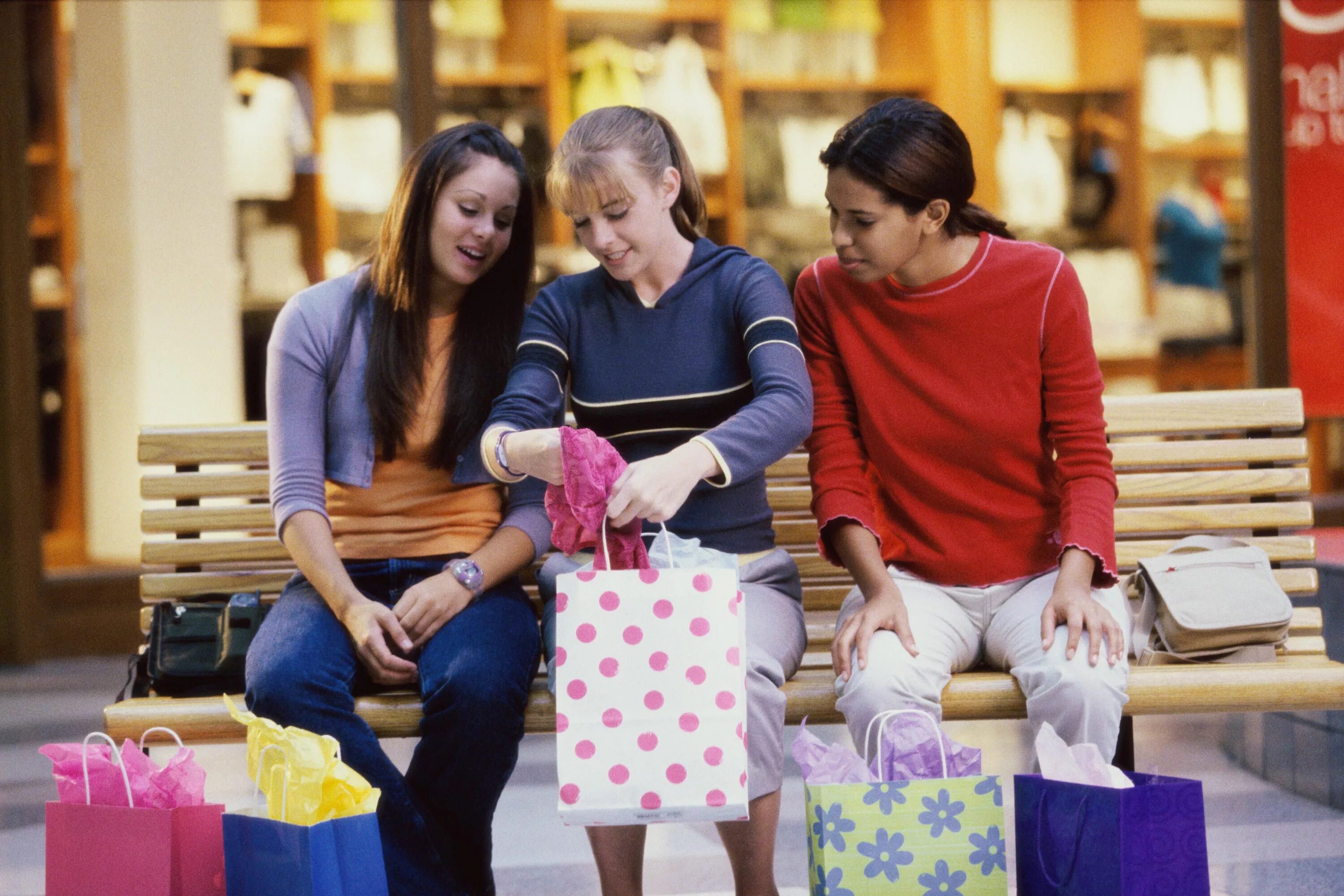 Doing your shopping. Шоппинг подростки. Родители на шоппинге. Шоппинг подростков в Великобритании. Вечеринки и шопинг для подростков.