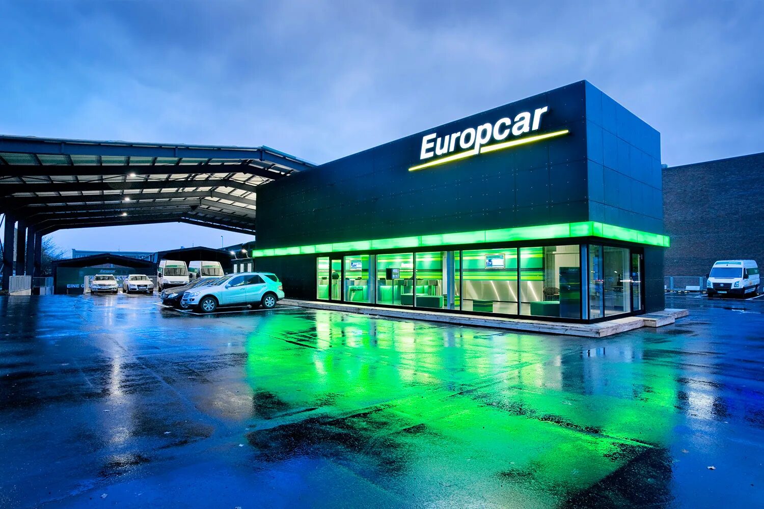 Еврокар. Компания по прокату автомобилей. Europcar. Здание rent car.