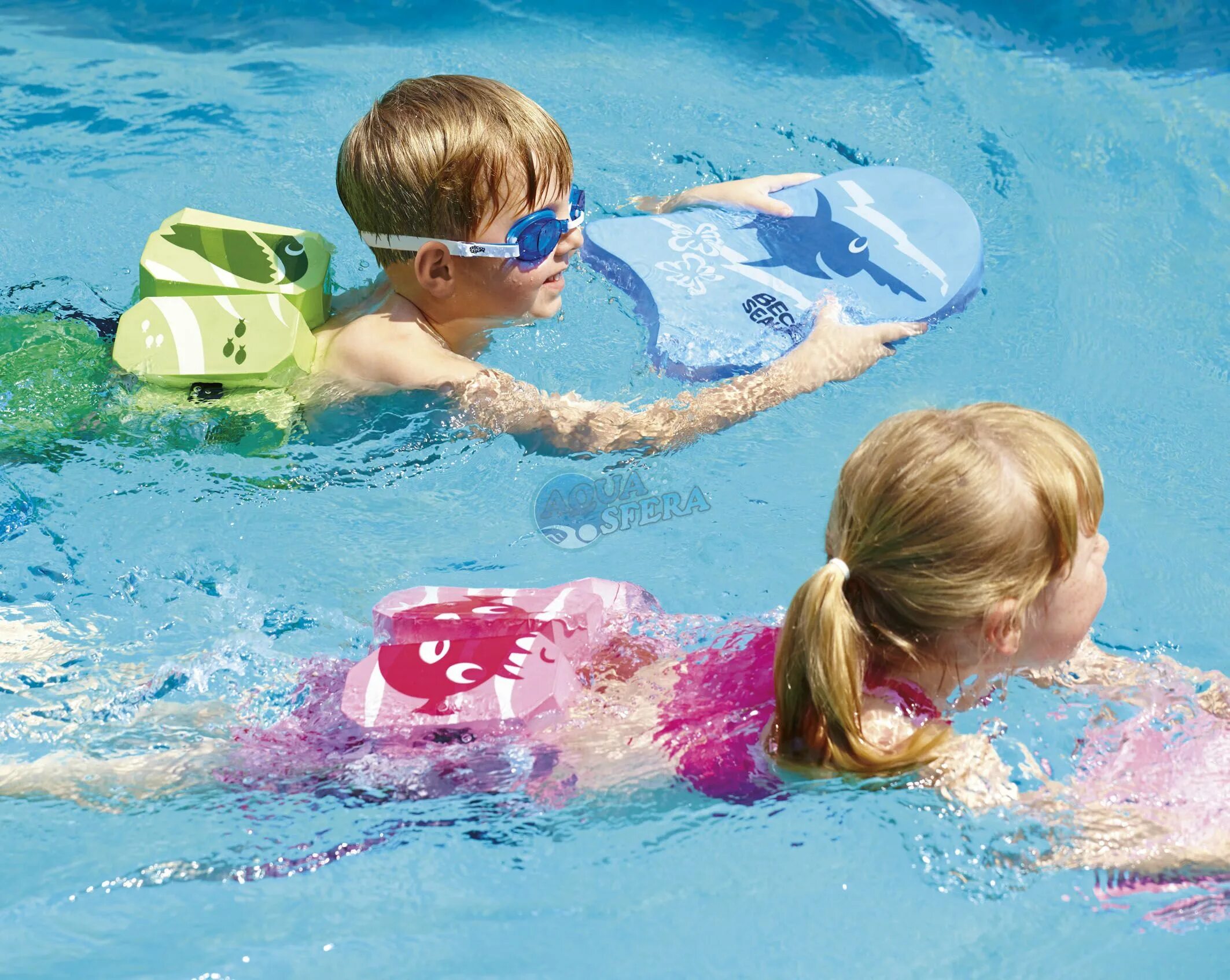 Плавание дети. Дети в бассейне. Бассейн для малышей. Инвентарь для бассейна. Занятие обучение плаванию