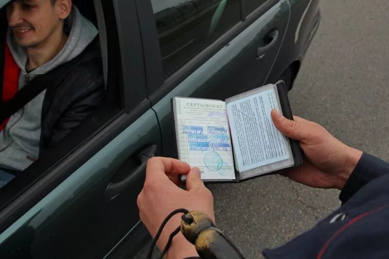 Водитель примите вправо. Техосмотр машины в ГИБДД. Оформление автомобиля в ГАИ. Экспертиза ГИБДД. Техосмотр в ГАИ при постановке на учет.