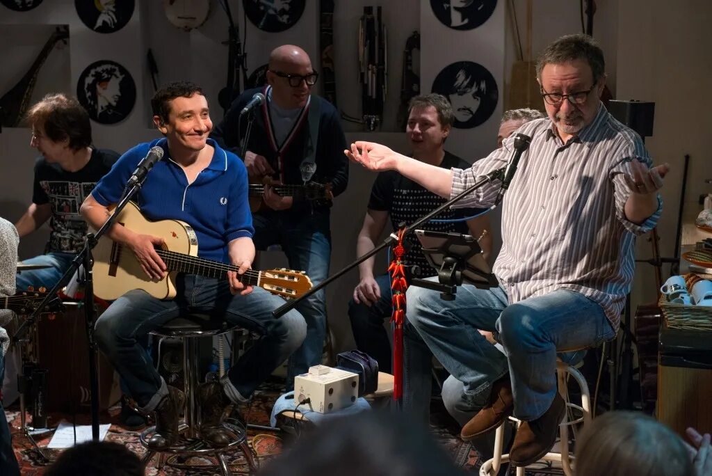 Новогодний квартирник у маргулиса. Концерт рок группы. Квартирник нтв у маргулиса. Квартирник у маргулиса адрес в москве. Владимир ткаченко ундервуд.