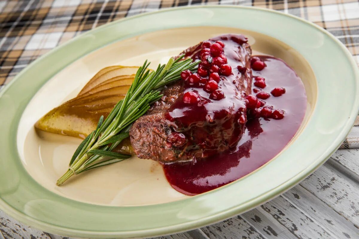 лесной кабан картина. стейк с клюквенным соусом. карл фридрих дейкер. кабан с можжевельником. European wild boar.