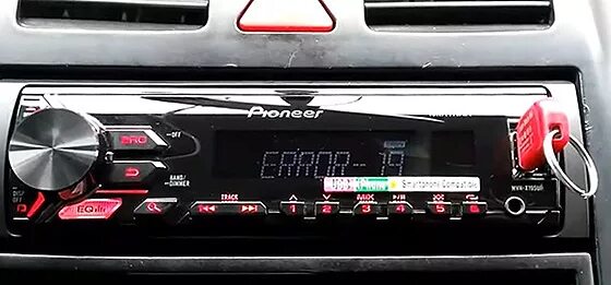 Магнитола пионер ошибка 23. Автомагнитола pioneer с usb. магнитола пионер с юсб. магнитофон пионер usb. магнитола pioneer с двумя флешками.