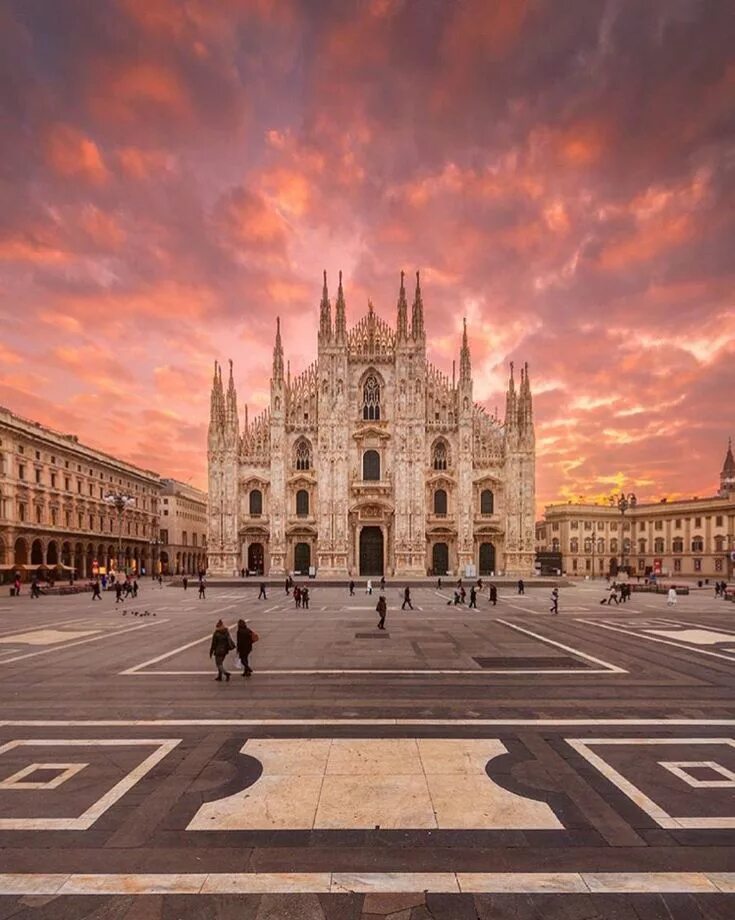 Milano photo. Milano photo. Площадь миланского собора. Площадь пьяцца-дель-дуомо. Milano photo.