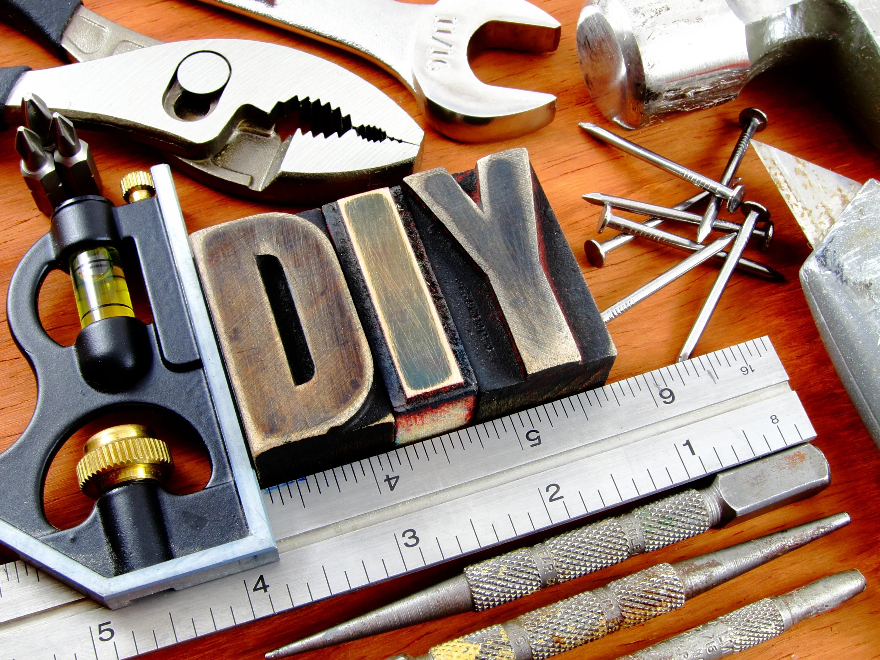 Tools member. DIY инструменты. Обложка инструменты. Стол для инструментов. Инструменты картинки.