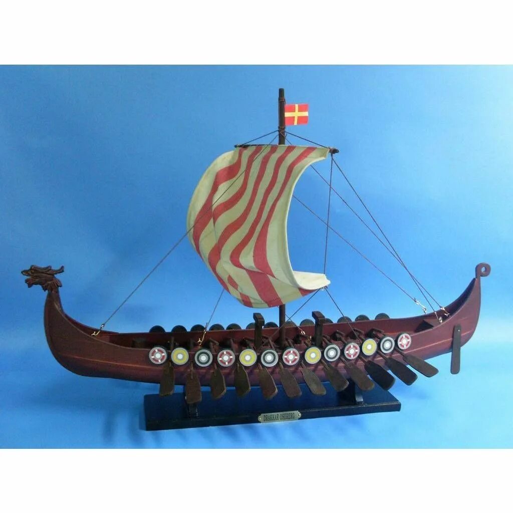 С каким океаном связан корабль викингов. Дракар викингов модель. Дракар корабль викингов модель. Лонгшип викингов. Ладья викингов дракар.