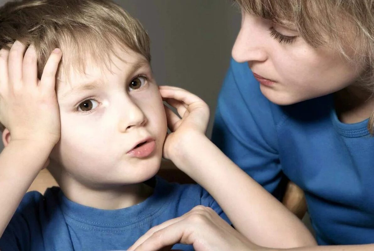 Нарушение речи заболевания. Дети с нарушением слуха.. Дети с ОНР. Аутизм у детей. Глухие и слабослышащие дети.
