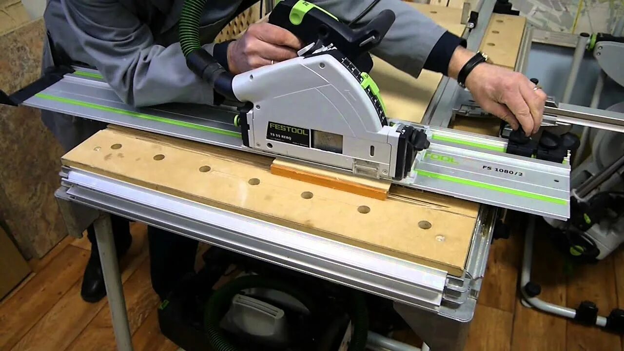 чем пилят пластиковые. резка пластика болгаркой. пиление пластмасс. резка пвх. отпилить пластиковый подоконник.