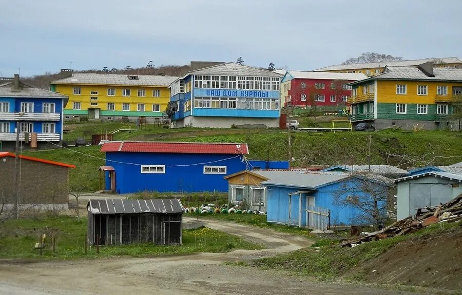 Южно курильск время. Курильские острова Крабозаводское. Курильск/Южно Курильск/Малокурильское. Шикотан остров Крабозаводское. С. Крабозаводское Южно-курильского района.