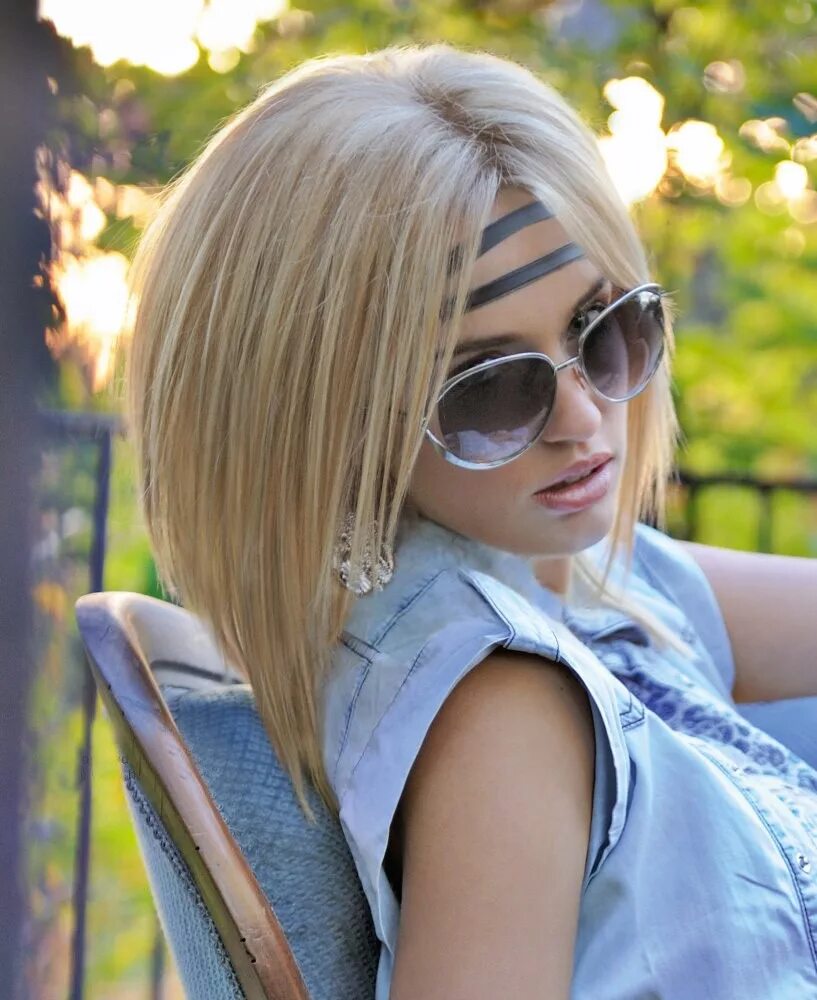 ева лорман. селена гомес 2021 стрижка. красивые девушки с волосами до плеч. стрижки с челкой. стрижка каскад итальянка.