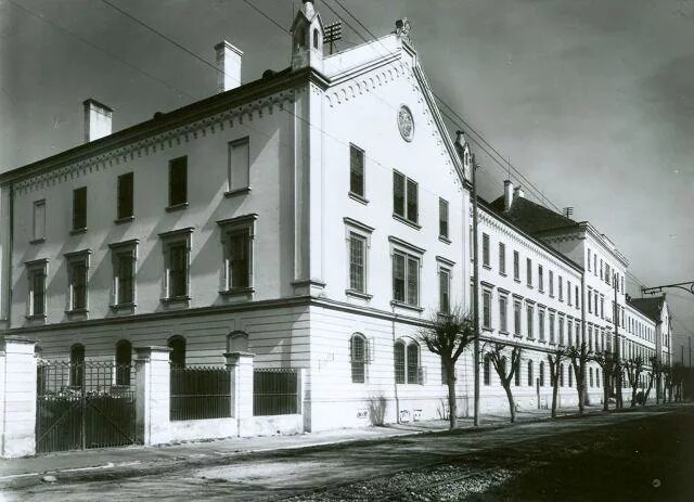 Три госпиталь. А.И. Владовский здание военного госпиталя 1925 г. в Таллине.