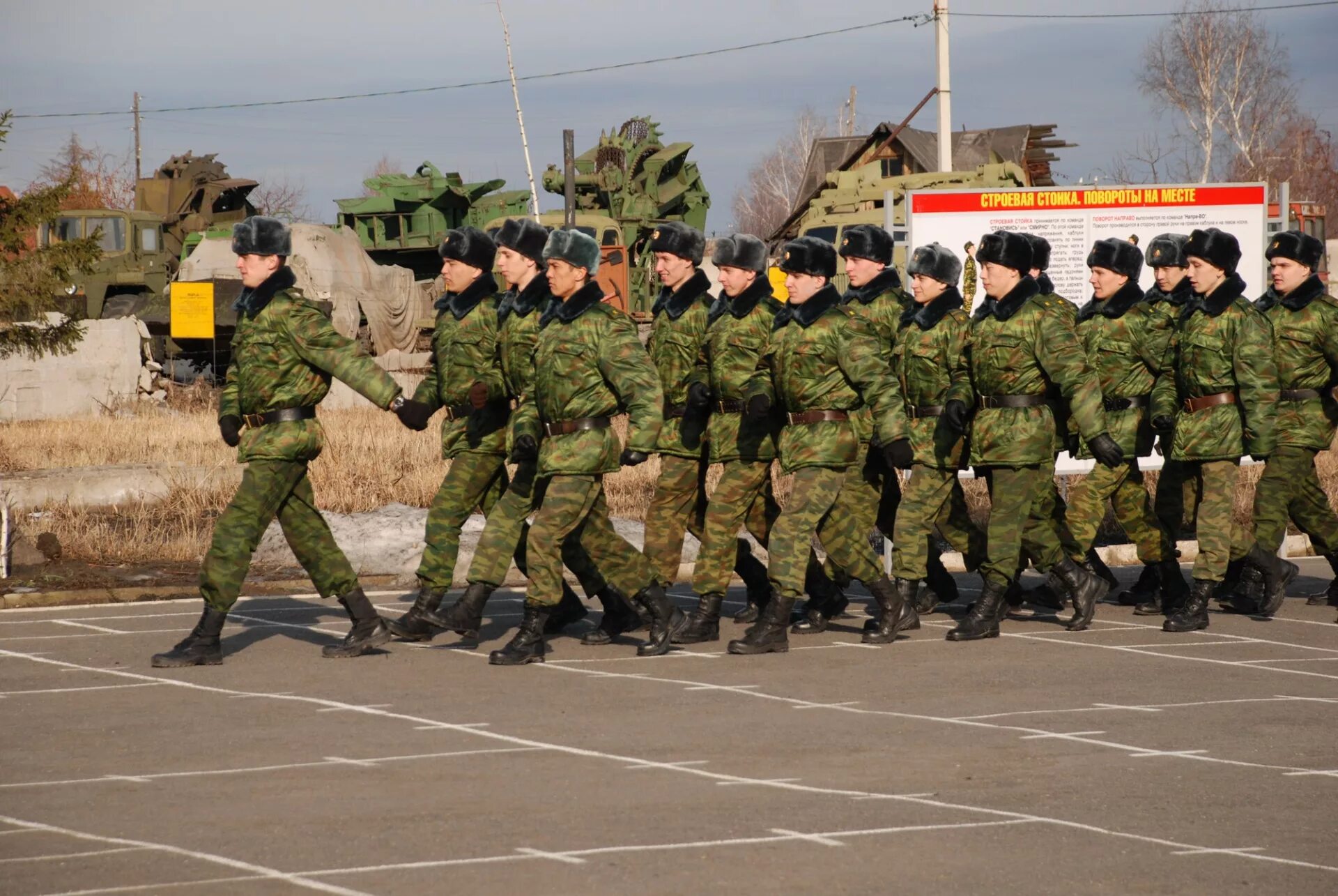 Часть войск идущая впереди. Строевая подготовка в армии. Походный Строй это в армии. Строй солдат. Солдаты на строевой.