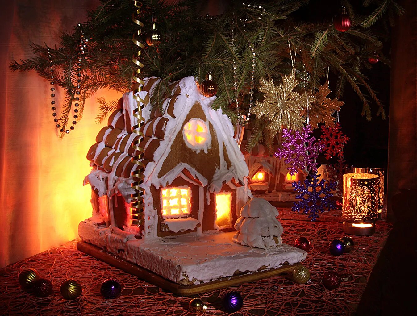 Домик со свечкой внутри. Свеча "домик". Домик со свечкой. Домик со свечкой. Подсвечник в виде домика.