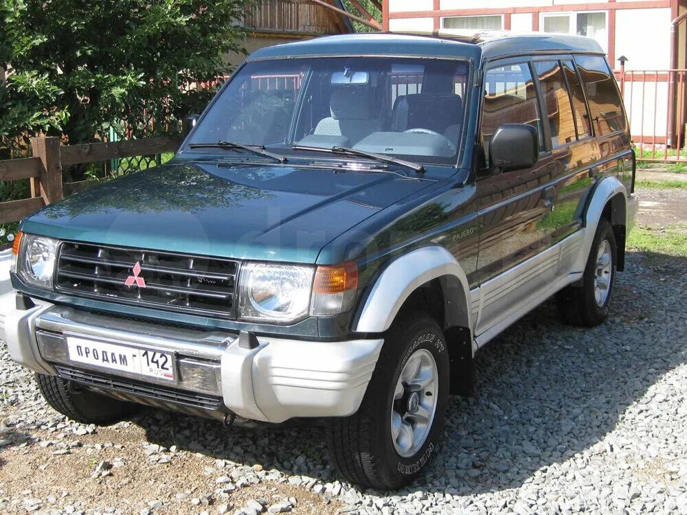 Купить мицубиси паджеро бензин. Mitsubishi Pajero 1998. Митсубиси Паджеро 1998 года. Митсубиши Паджеро 2 1998 зеленый. Джип Паджеро 1998.