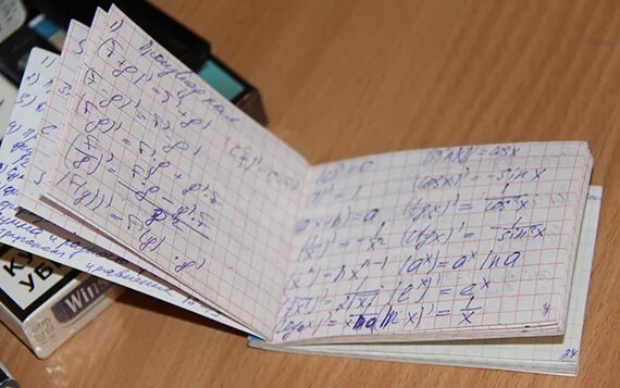 Как сделать шпаргалки на огэ. Шпаргалки на экзамен. шпоры на экзамен по математике. шпора на егэ. шпаргалки на экзамен по математике.