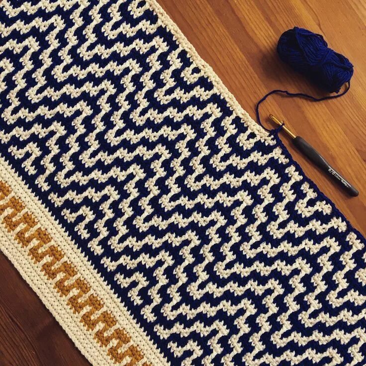 Вязаный плед мозаика. Мозаичная техника вязания. Мозаичный квадрат крючком. Жаккардовый плед крючком. Плед мозаика крючком.