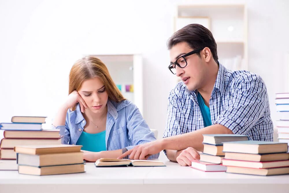 Учеба и две работы. Пара учеба. ученик студент. преподаватель и студент. взрослый ученик.