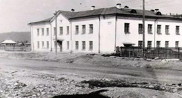 Директор школы 1 миньяр. Школа 1 миньяр. Школа 4 город миньяр. Мкоу сош 1 г миньяр. Миньяр школа 1.