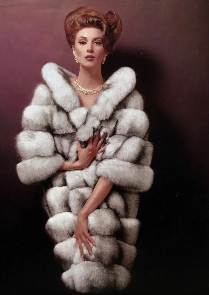 Fur coat 1950х. Шубы в стиле 60-х. Фотосессия в ретро шубе. Шуба carole винтаж. Винтажная шуба.