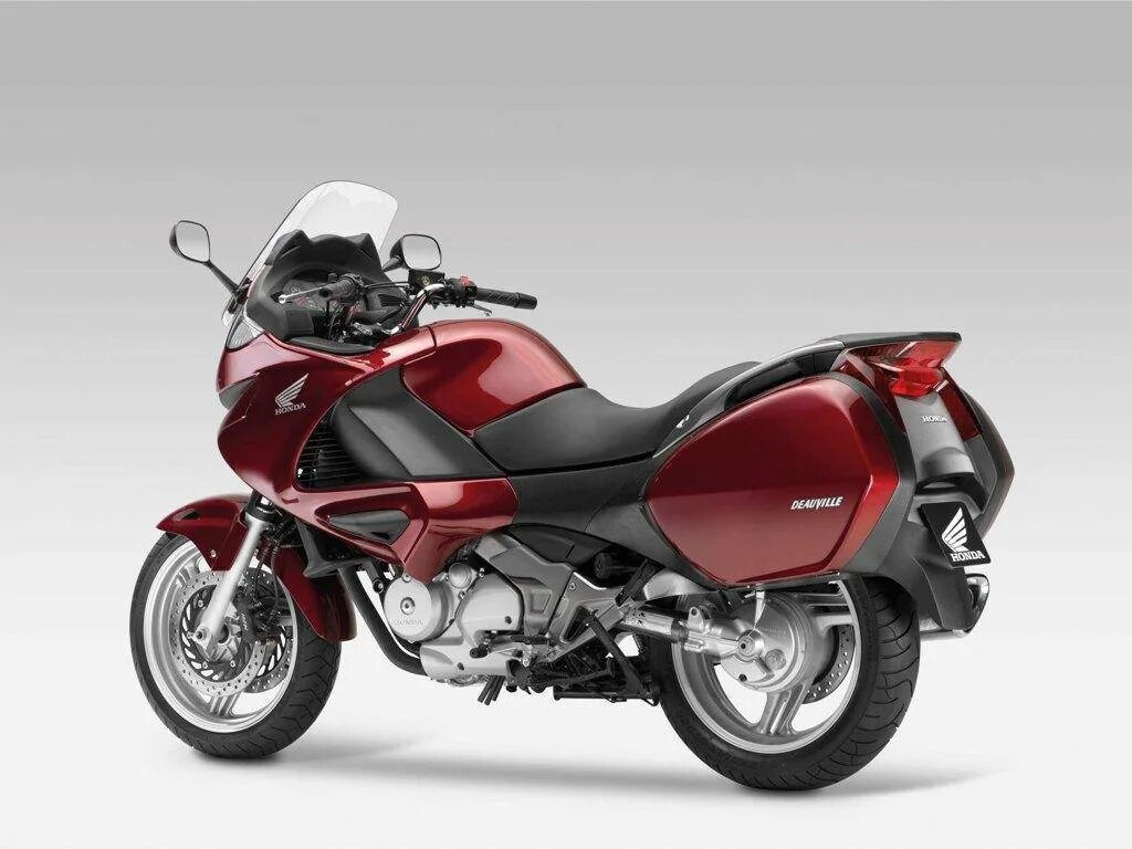 Honda высота по седлу. Хонда nt700v Deauville. Мотоцикл Honda nt650v Deauville. Honda nt700v Deauville двигатель.