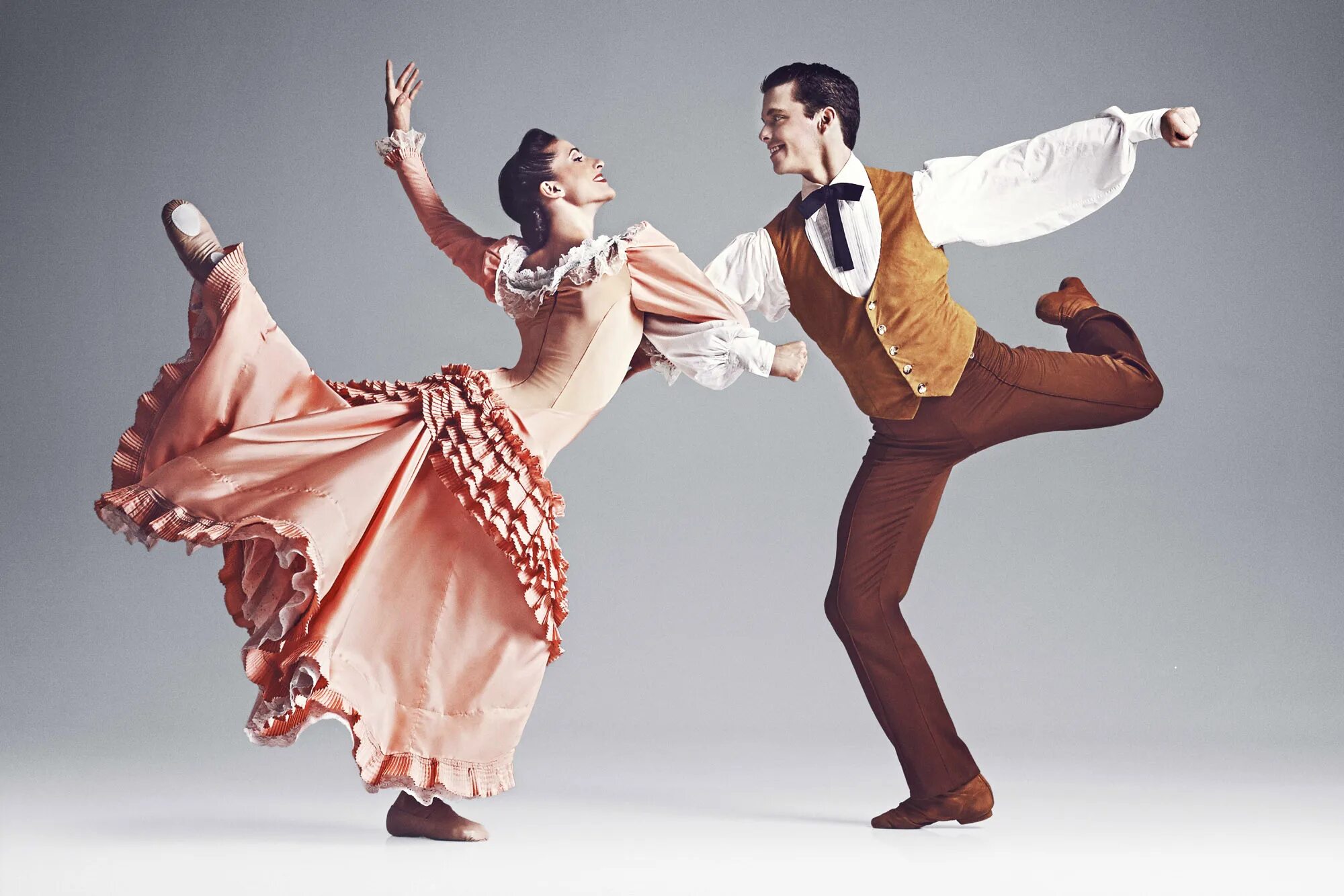 Традиционные танцы. Исторические танцы. Классические европейские танцы. Танец вид искусства. Первый танец группа