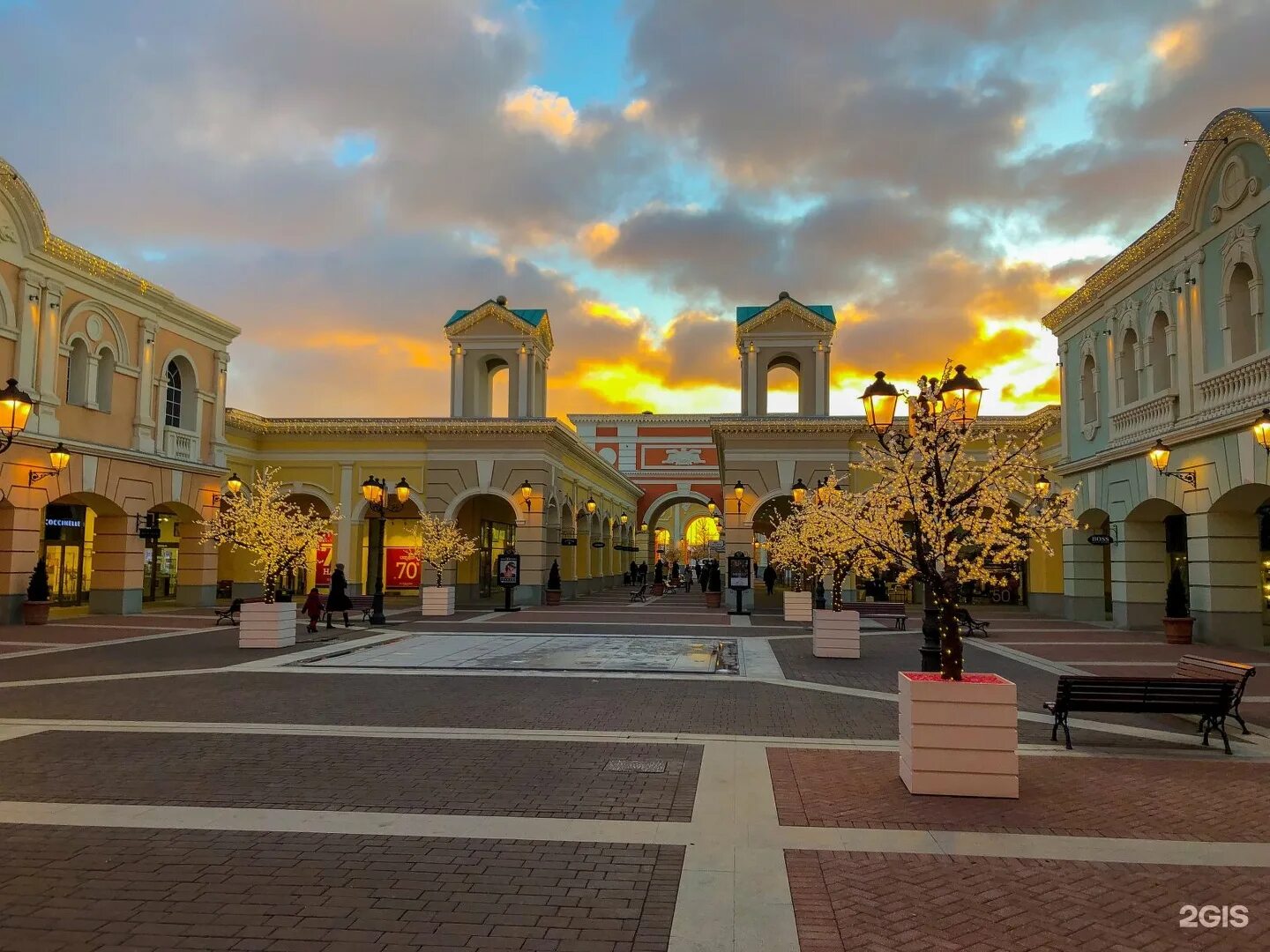 Pulkovo outlet. Пулковское шоссе 60 аутлет. Пулково Виладж. Аутлет Виладж Питер. Outlet Village Пулково.