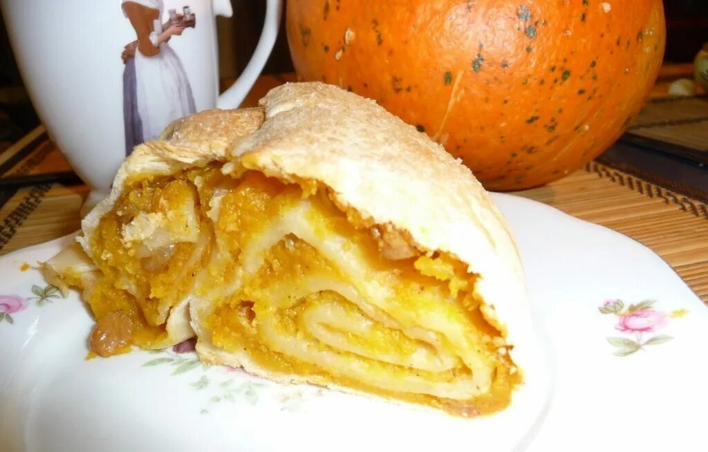 Булочки в виде тыковок. Пирожки с тыквой из дрожжевого теста. Хлеб с тыквой в духовке. Тыква в тесте в духовке. Тыква в тесте в духовке.