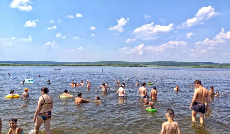 Купаться на песчаном. Купаться на песчаном. Озеро бассейка копейск. Хомутинино пляж. Екатеринбург оз шарташ пляжи.