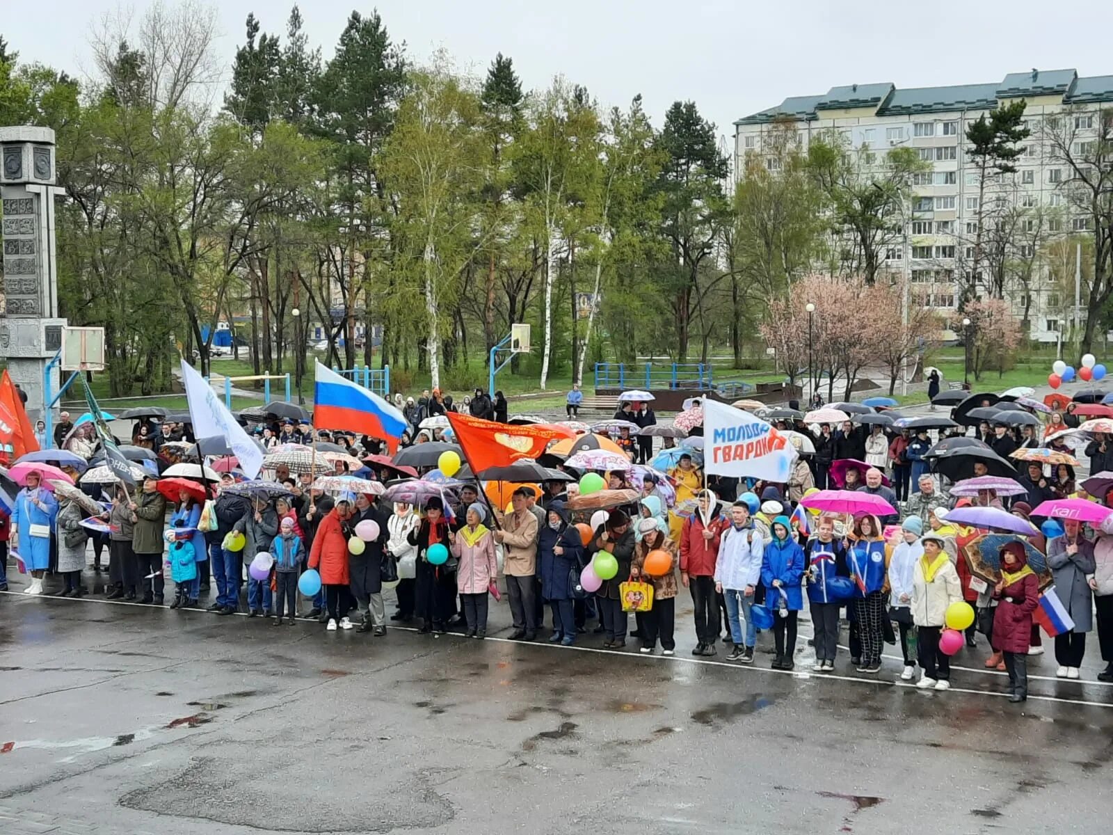 1 мая житель. Праздничный город. Общественные праздники. Приморский край события. 1 Мая фото.