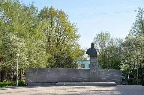 Памятник туполеву