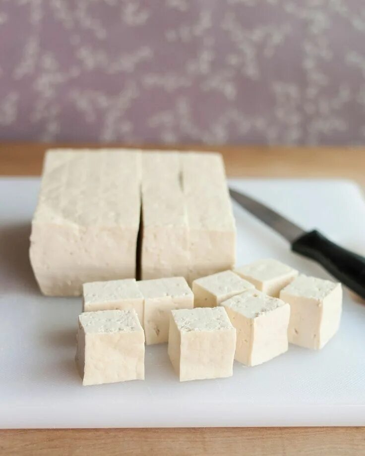 Цвет тофу. Маринованный тофу. Замороженный тофу. Можно ли замораживать тофу. Тофу инари обжаренный в соусе мороженый 1кг (20) китай имп код 7929.
