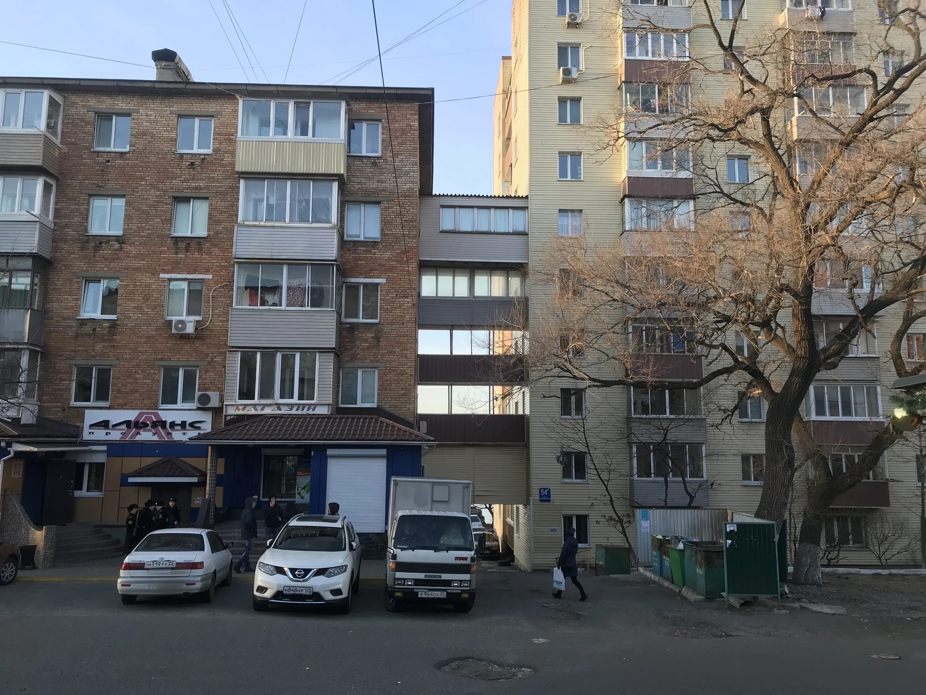Проезд через дом